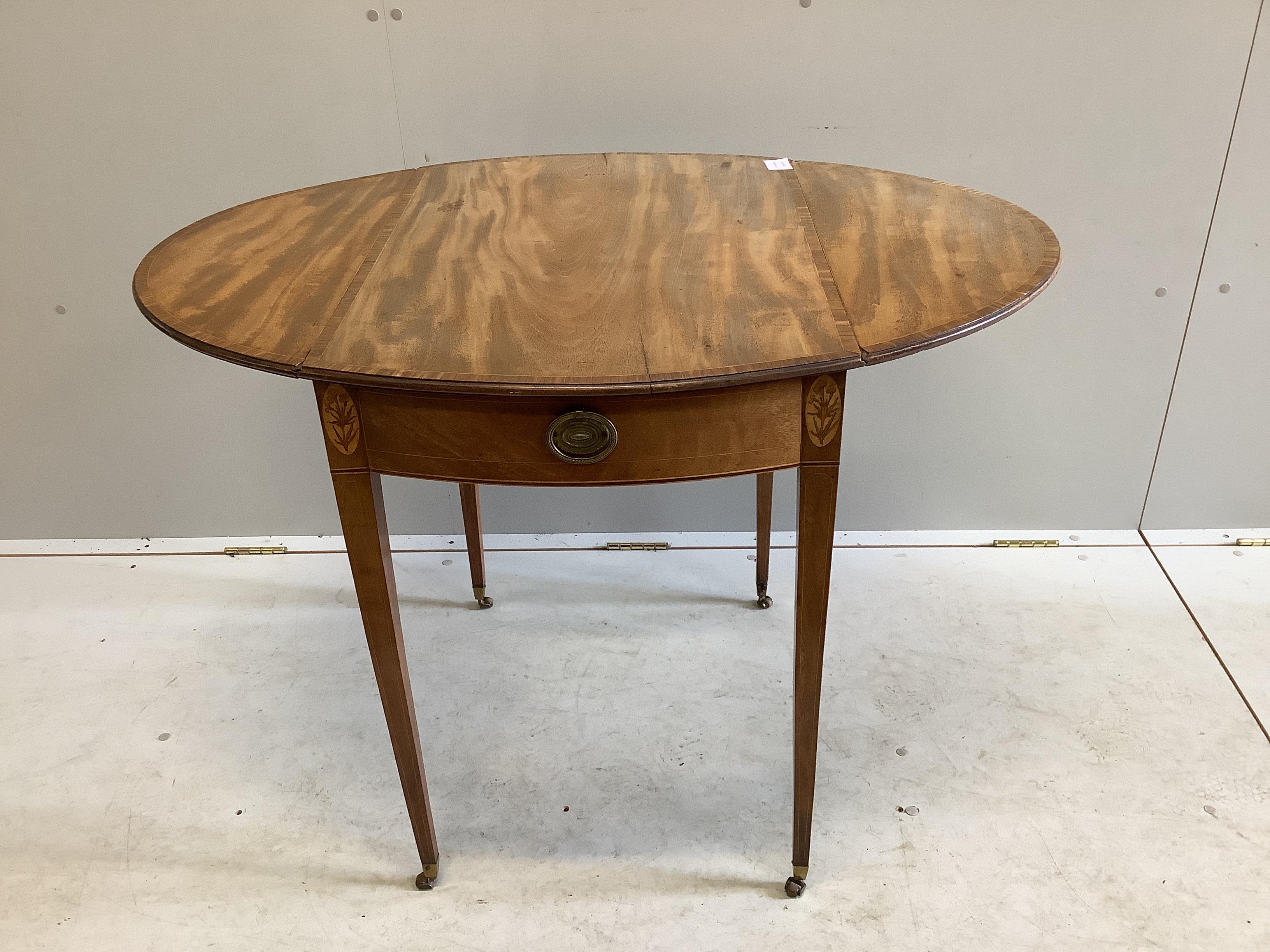 A George III banded mahogany Pembroke table, width 70cm, depth 52cm, height 73cm